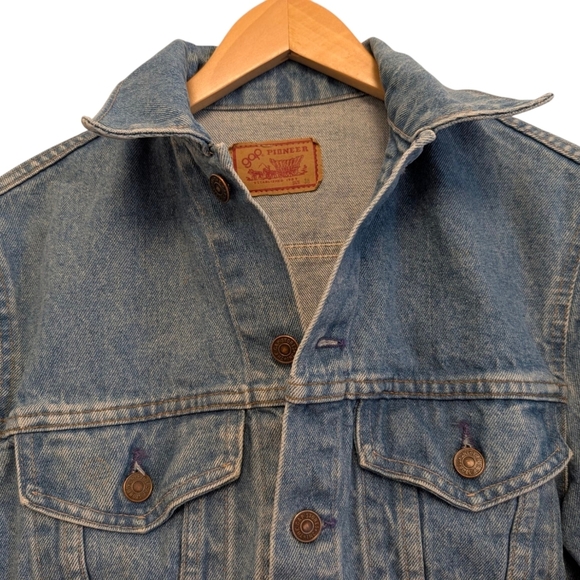 GAP Pioneer Vintage Authentic 1969 Classic Blue Denim Trucker Jacket - Picture 3 of 10